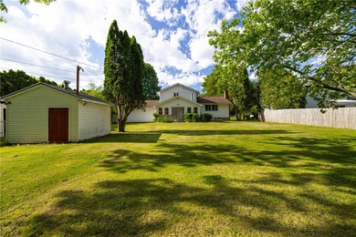 This well-maintained 3-bedroom, 1.5-bath split level home offers - photo 40