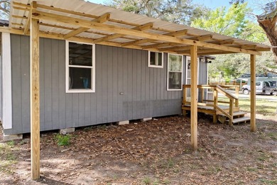 Set on a quiet street in Southeast Gainesville, this 2-bedroom - photo 10