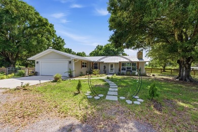Welcome to this beautifully renovated 3-bedroom, 2-bath home in - photo 4