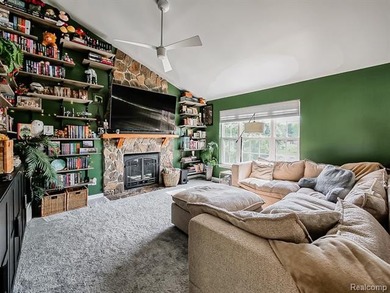 Beautifully maintained 4-bedroom home offering lake views and - photo 2