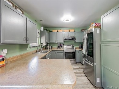 Beautifully maintained 4-bedroom home offering lake views and - photo 4