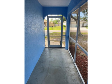 Welcome to this beautifully maintained 3-bedroom, 2-bathroom - photo 4