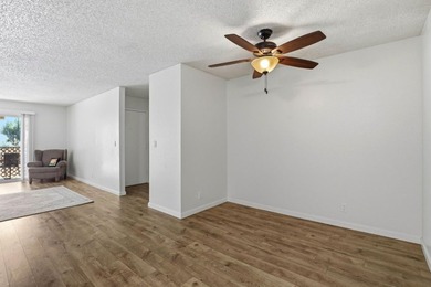 Wonderful starter, down-sizing, or investment property! Located - photo 18