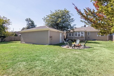 Charming, immaculate, meticulously maintained ranch conveniently - photo 20