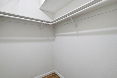 Wonderful starter, down-sizing, or investment property! Located - photo 33