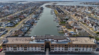 (private lake, pond, coastal) Condo Sale Pending in Freeport New York