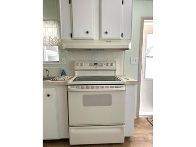 OWNER FINANCING OPTION AVAILABLE! ENJOY UPDATED LIVING IN THIS - photo 7