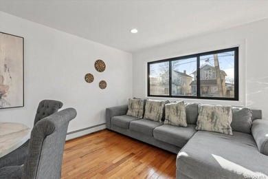 Impeccably maintained brick quadruplex in Jamaica, boasting two - photo 5