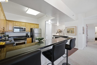 Perched on the 27th floor in Emeryville's highly sought after - photo 10