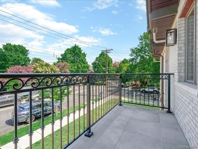 Prime Bayside location just two blocks from Bell Blvd - photo 26