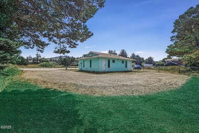 Highway 101 frontage commercial property with plenty of parking