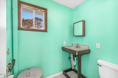 Highway 101 frontage commercial property with plenty of parking