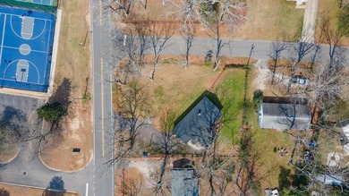 An investor's dream! Brick, ranch home located across the street - photo 20