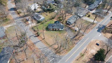 An investor's dream! Brick, ranch home located across the street - photo 21