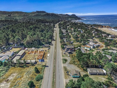 Highway 101 frontage commercial property with plenty of parking