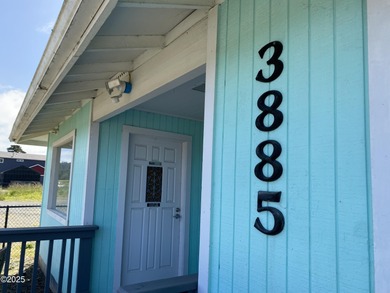 Highway 101 frontage commercial property with plenty of parking