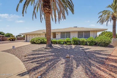 Welcome to this charming cul-de-sac home in the sought-after Sun - photo 2