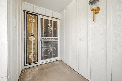 Welcome to this charming cul-de-sac home in the sought-after Sun - photo 5