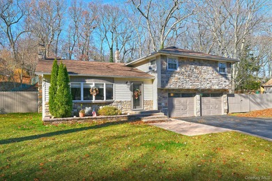 Discover rustic charm and modern comfort in this beautifully - photo 1