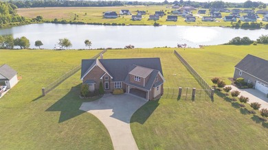 Welcome to 105 N Stallion Drive, where peaceful lakefront living - photo 4