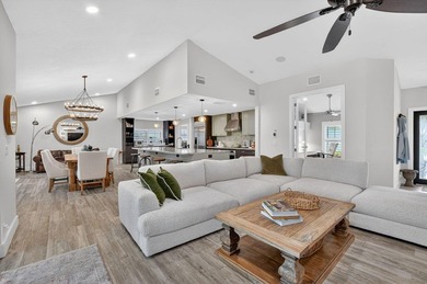 Renovated and ready to move in. This property has it all, open - photo 9