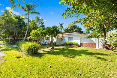 Experience the island lifestyle in this charming 3-bedroom - photo 1