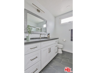 OPPORTUNITY KNOCKS!!! Turn-Key investment opportunity!!! A rare - photo 53