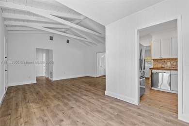 Experience the island lifestyle in this charming 3-bedroom - photo 4