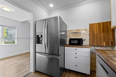 Experience the island lifestyle in this charming 3-bedroom - photo 7