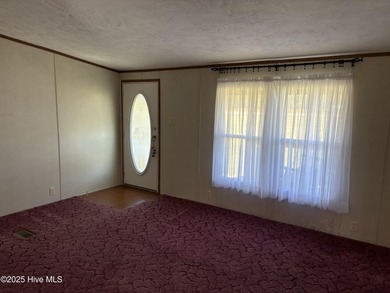 HERE'S A LOCATION YOU CAN SPREAD OUT AND ENJOY REAL COUNTRY