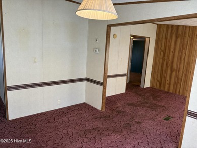 HERE'S A LOCATION YOU CAN SPREAD OUT AND ENJOY REAL COUNTRY