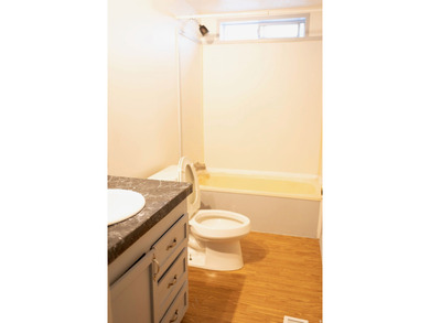 Beautiful move in ready single wide mobile home for sale. This 3 - photo 4