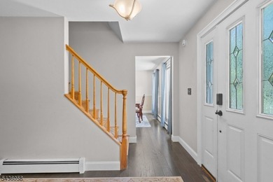 Welcome to this beautifully maintained, sun-drenched colonial - photo 2