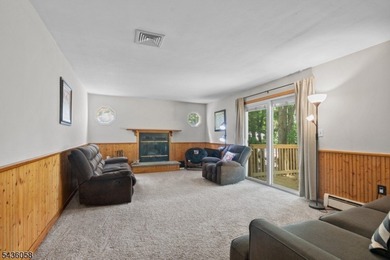 Welcome to this beautifully maintained, sun-drenched colonial - photo 3