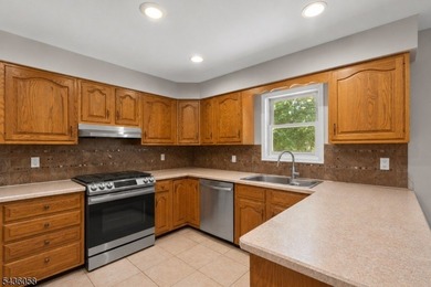 Welcome to this beautifully maintained, sun-drenched colonial - photo 7