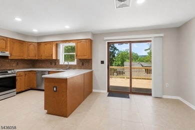 Welcome to this beautifully maintained, sun-drenched colonial - photo 8