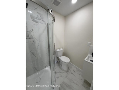 Renovated, modern open layout, great location in Silver lake - photo 12