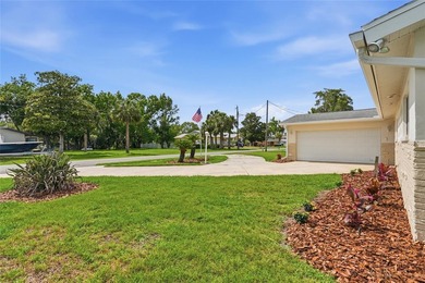 Waterfront opportunity in the heart of Crystal River! This is - photo 3
