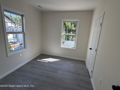 Renovated, modern open layout, great location in Silver lake - photo 17