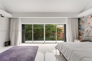 Stunning, fully renovated 3-story townhouse in the exclusive - photo 22
