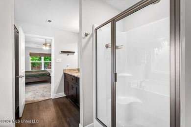 Welcome home to Emerald Lake Estates! This beautiful 4-bedroom - photo 23