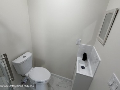 Renovated, modern open layout, great location in Silver lake - photo 24