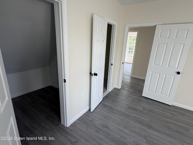 Renovated, modern open layout, great location in Silver lake - photo 29