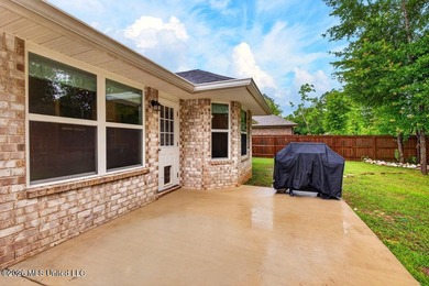 Welcome home to Emerald Lake Estates! This beautiful 4-bedroom - photo 33
