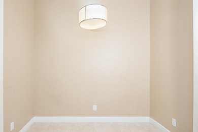 Welcome to this exceptional 3 bedroom, 3 bathroom townhouse in - photo 8