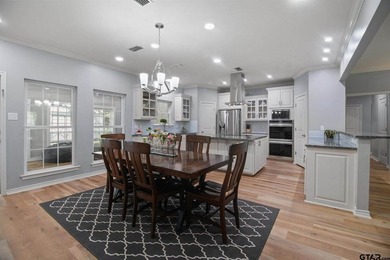 Nestled on a quiet cul-de-sac, this timeless, traditional home - photo 11