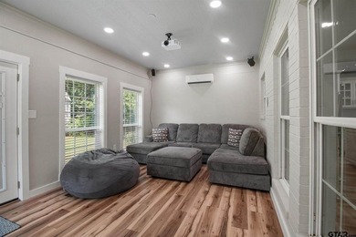 Nestled on a quiet cul-de-sac, this timeless, traditional home - photo 12