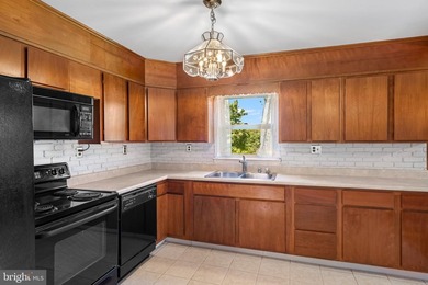 Room to spread out, seasonal river views, and a convenient - photo 13