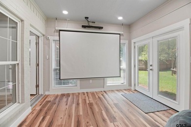 Nestled on a quiet cul-de-sac, this timeless, traditional home - photo 14