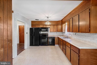 Room to spread out, seasonal river views, and a convenient - photo 14